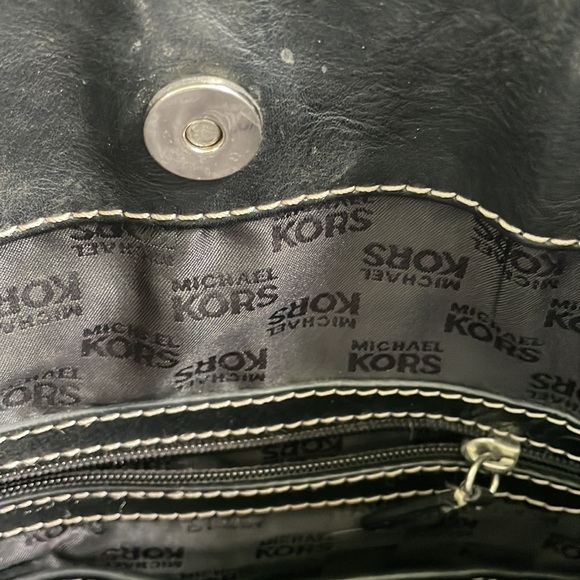 Michael Kors large shoulder bag snap closure black with silver grommet accents - Picture 14 of 14